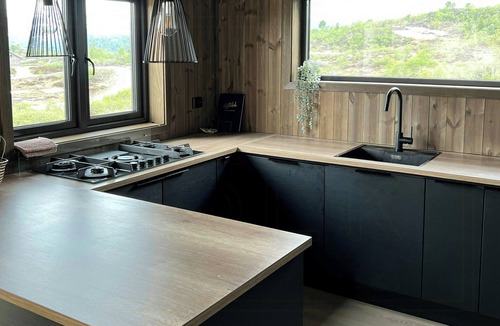 Valle House | Off-grid cabin with mountain views