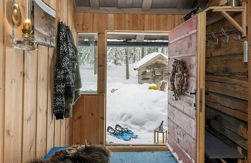 Lillehammer House | Off-grid timber cabin by river near Lillehammer