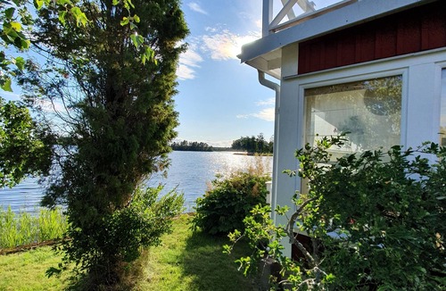 Unnaryd House | Off to the north: House Lena in southern Sweden for 2 - 4 people, directly on the lake
