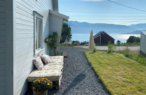 Kvaefjord Municipality House | Old parish hall in Kvæfjord