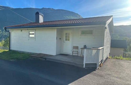 Narvik House | 🌌 Opplev Nord-Norge – nordlys, fjell og ro i vakre Beisfjord.