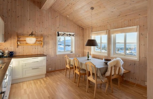 Loten Municipality House | Orrhanen · Utsikt & Skiløyper · Budor · 60 min OSL