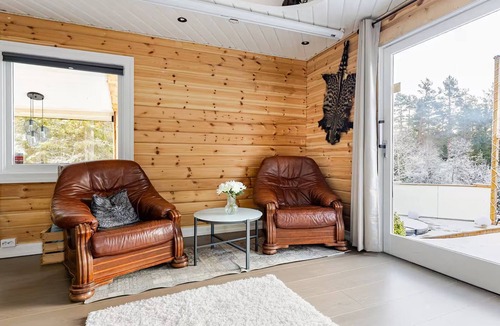 Losby Cabin | Oslo Wildwood Lodge – Wood-Fired Hot Tub