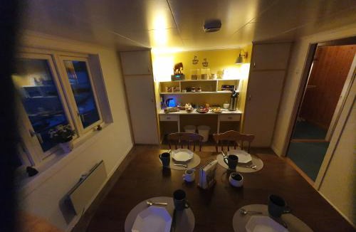 Halsa Bed & Breakfast | Overnatting Rodal