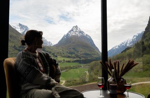Gloppen Apartment | Panoramahytte med utsikt mot Eggenipa