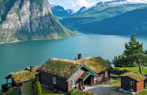 Valldal House | Panoramic cabin with fjord views in Valldal