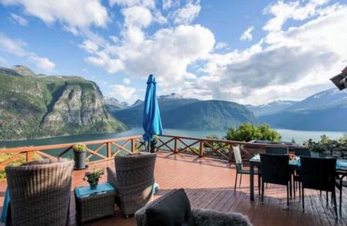 Valldal House | Panoramic cabin with fjord views in Valldal