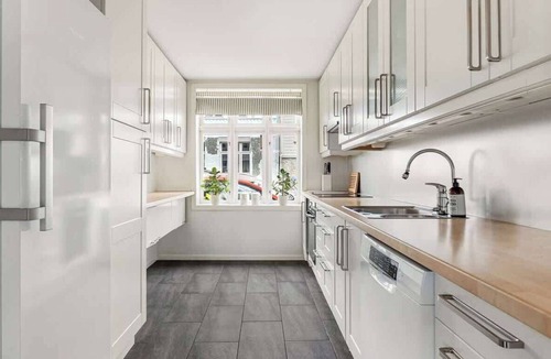 Bergenhus Apartment | Panoramic City Views Just 600m From Bryggen!