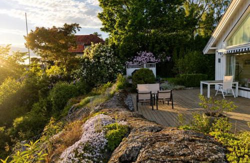Nesoddtangen House | Panoramic Oslofjord Views with Private Beach Hut