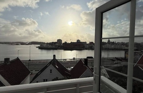 Stavanger Apartment | Panoramic sea view with balcony/Historic Old Town