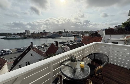 Stavanger Apartment | Panoramic sea view with balcony/Historic Old Town