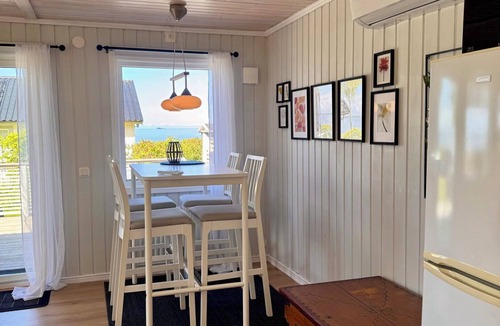 Sjotorp House | Panoramic view at the shore of Lake Vänern