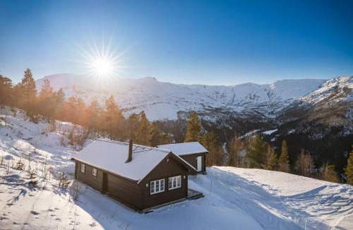 Voss House | Panoramic View of Voss - Private Cabin & Patio