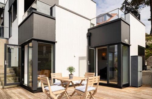 Bergenhus Apartment | Panoramic view with private terrace