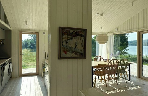 Ramkvilla House | Panoramic views of the lake Klocksjön in Småland