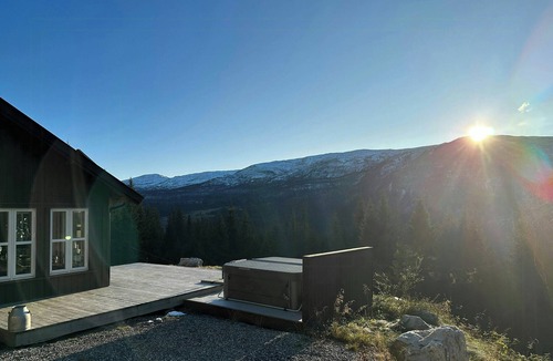 Espedalen House | Panoramic views towards Jotunheimen with jacuzzi