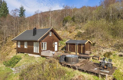 Osteroy House | Peaceful cabin with spa on Osterøy