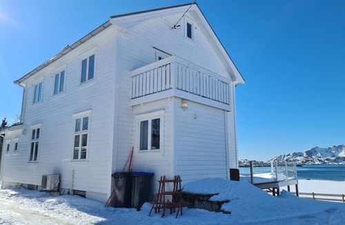 Vestvagøy House | Peaceful property with spectacular sea view