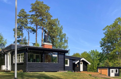 Stavsjo House | Peacefully located cottage on a promontory that extends onto the lake Bolmen.