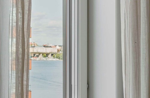 Liljeholmen - Hagersten Apartment | Penthouse Retreat, Terrace, Sauna & City Living