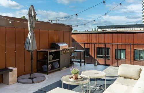 Liljeholmen - Hagersten Apartment | Penthouse Retreat Terrace Sauna & City Living
