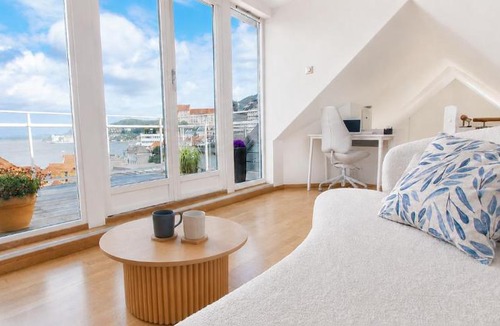 Bergen City Centre Apartment | Penthouse with Panoramic Fjord Views - Private Terrace in Bergen Center
