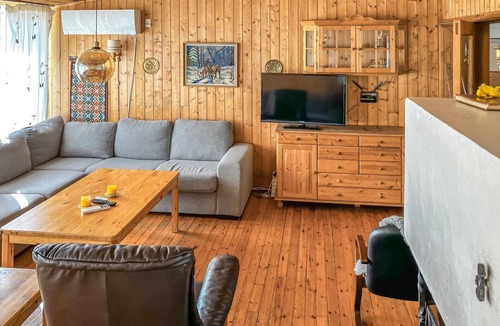 Fidjeland Apartment | Pet friendly apartment in Tjørhom with lake view