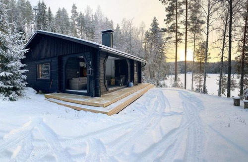 Heinola Cottage | Pet friendly holiday cottages by the lake. Wonderful nature all around!