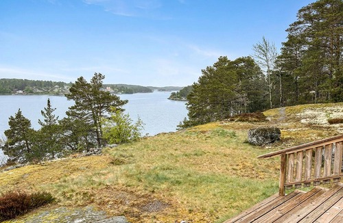Varmdo House | Pet friendly home in Djurhamn with house sea view