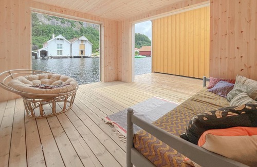 Feda House | Pet friendly home in Feda with kitchen