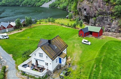 Fjæra House | Pet friendly home in Fjæra with house sea view
