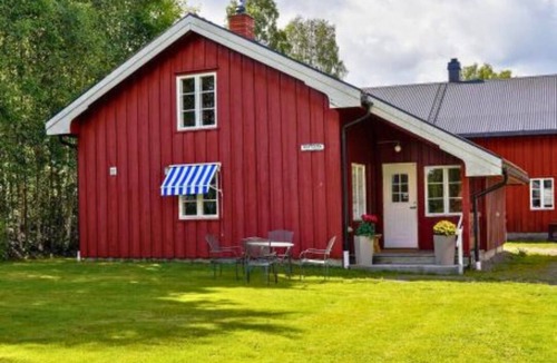 Norra Loffstrand Villa | Pigstugan – cosy holiday home near the Klarälven in Värmland