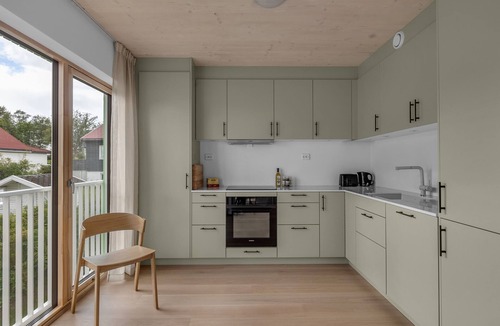 Tromso House | Pinewood Urban Green Lodge