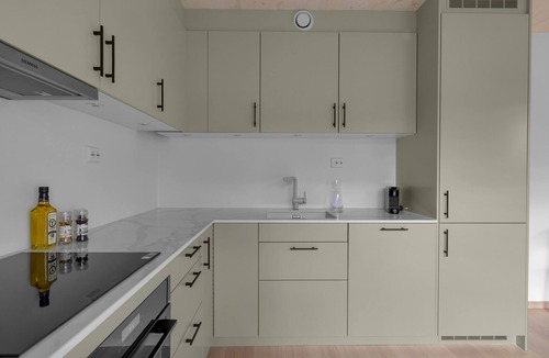 Tromso House | Pinewood Urban Green Lodge