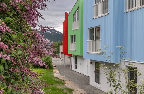 Tromso House | Pinewood Urban Green Lodge