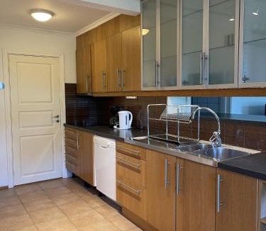 Kristiansand Apartment | Praktisk leilighet i Kristiansand til 5