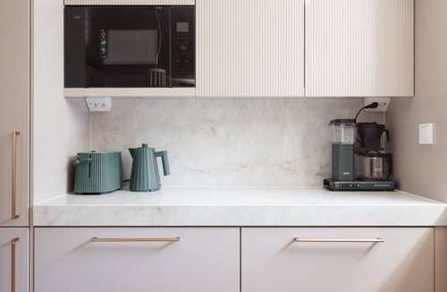 Hietalahti Apartment | Premium 3BR Home | Prime Location | Modern Touch