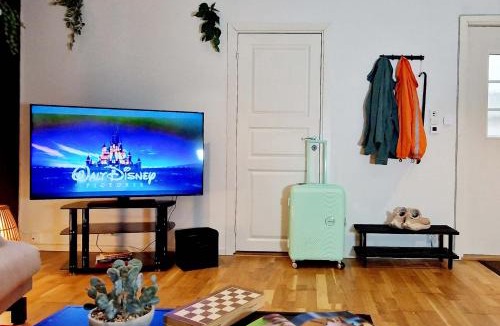 Engen Apartment | Prime location amazing king bed colorful oasis