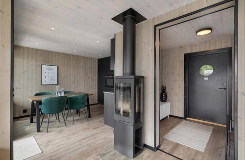 Laukeng Apartment | Private Cabin in Malangen Northern Lights and Fjord