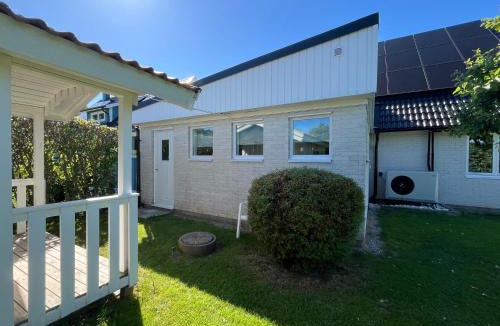 Fjallbacka Apartment | Private Guest Apartment with Separate Entrance in Fjällbacka
