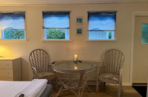 Fjallbacka Apartment | Private Guest Apartment with Separate Entrance in Fjällbacka