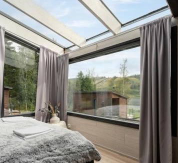 Jamsa House | Private Himosranta Glass Suite & Jacuzzi