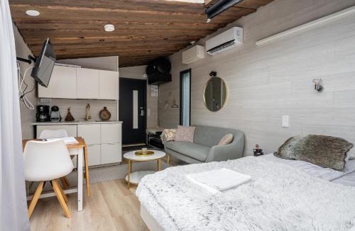Jamsa House | Private Himosranta Glass Suite & Jacuzzi
