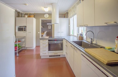 Jamsa Villa | Private lakeside destination for groups with sauna, nature and peace