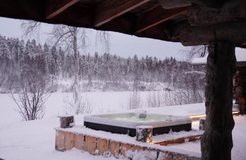 Inari Villa | Private log villa by the Ivalo River