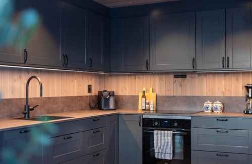 Vagan Cottage | Private Modern Hoven Lodge