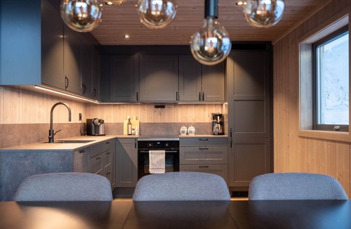 Vagan Cottage | Private Modern Hoven Lodge