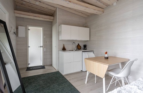 Vaajakoski Apartment | Private Quality Suite, Sauna & Lake Views