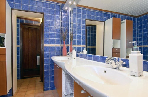 Umea House | Private Room with No Windows in Shared House-5