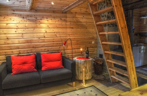 Sorsele House | Quaint holiday home in the forests of Lapland by the river